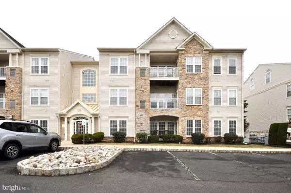 Warrington, PA 18976,200 CLARET CT #304