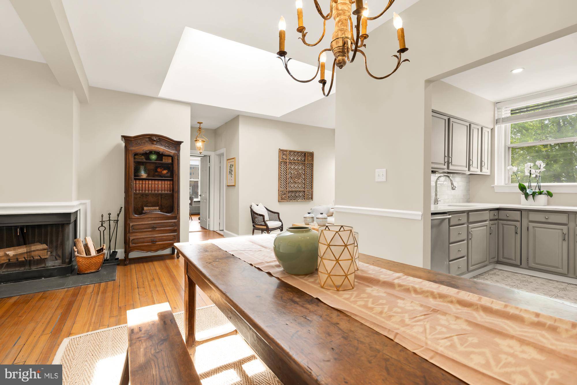 Washington, DC 20009,1824 S ST NW #403