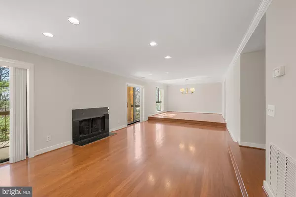 Rockville, MD 20852,11400 STRAND DR #R-310