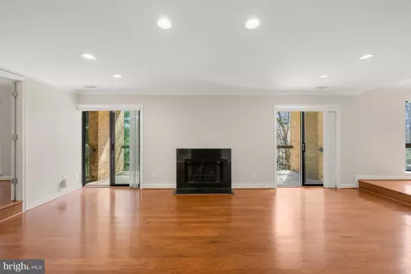 Rockville, MD 20852,11400 STRAND DR #R-310