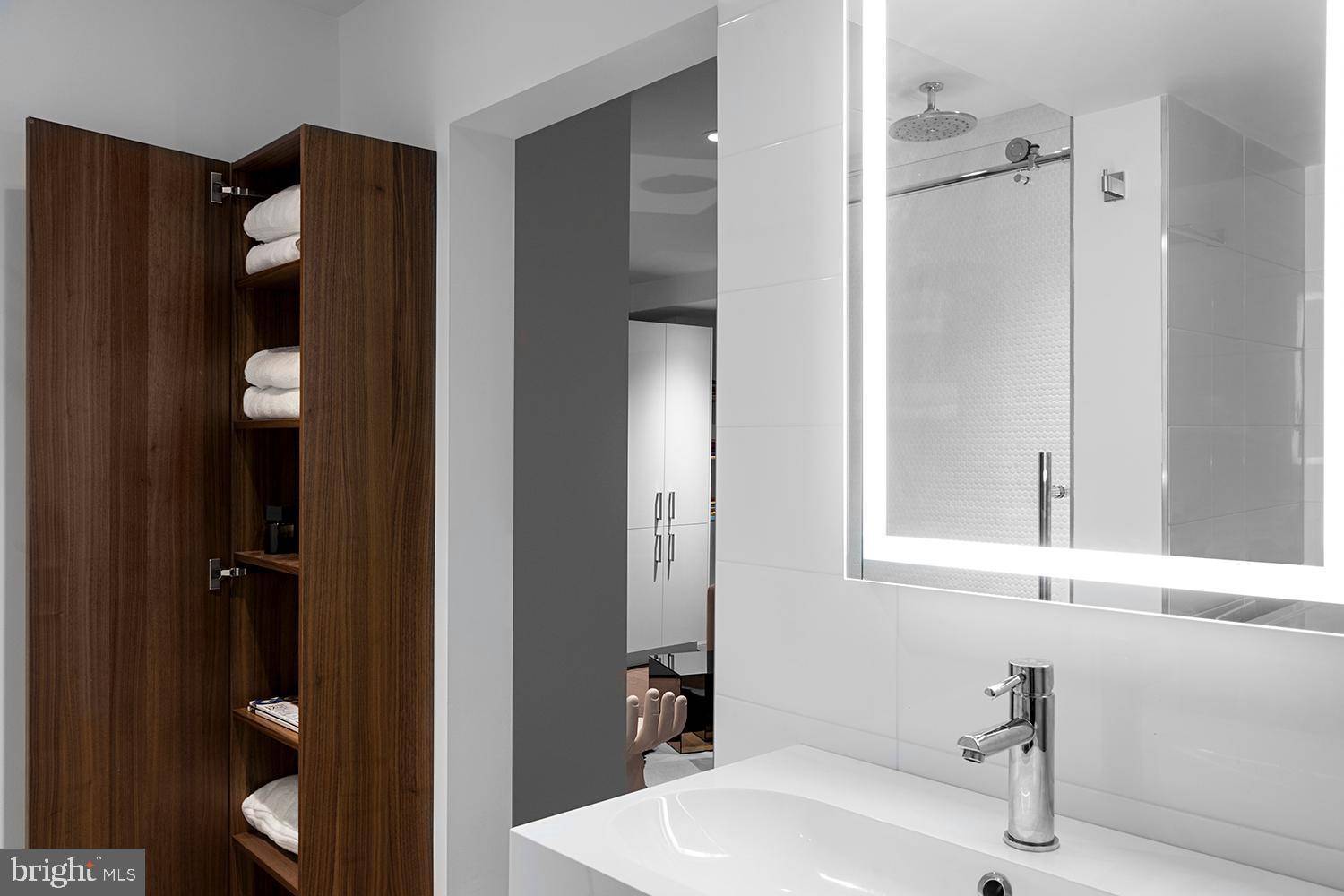 Philadelphia, PA 19103,1810 RITTENHOUSE SQ #1602