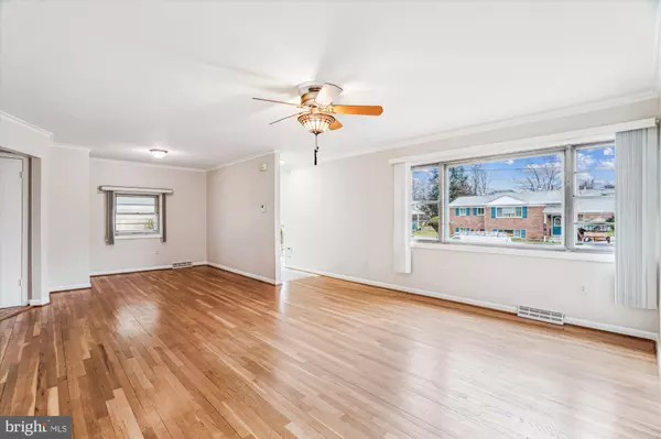 Lanham, MD 20706,7013 96TH PL