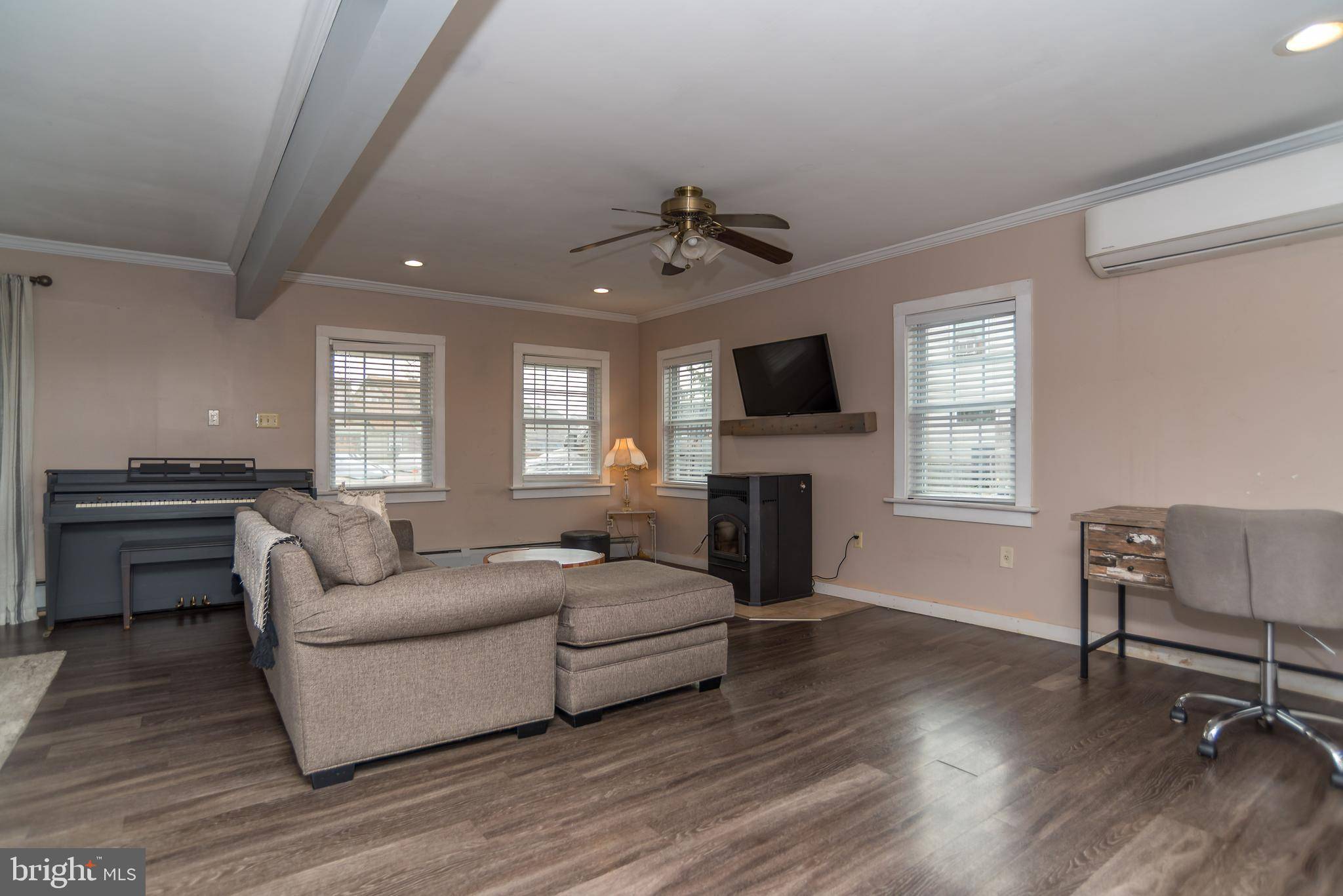 Levittown, PA 19054,57 NEW POND LN