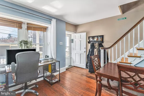 Philadelphia, PA 19128,452 SHURS LN