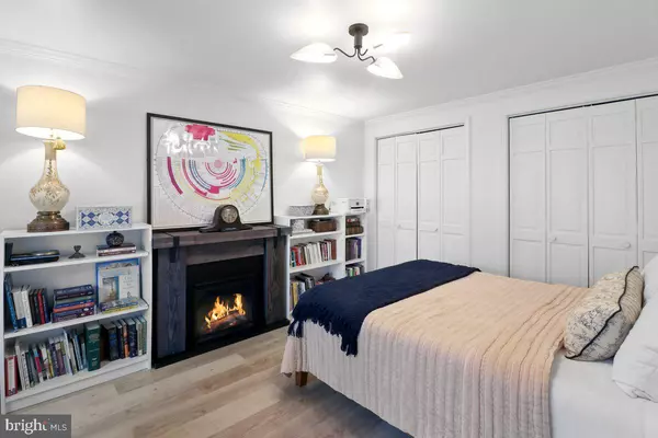 Moorestown, NJ 08057,703 MAPLE CT