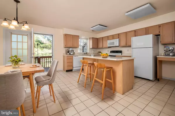 Bethlehem, PA 18017,2775 RED OAK CIR