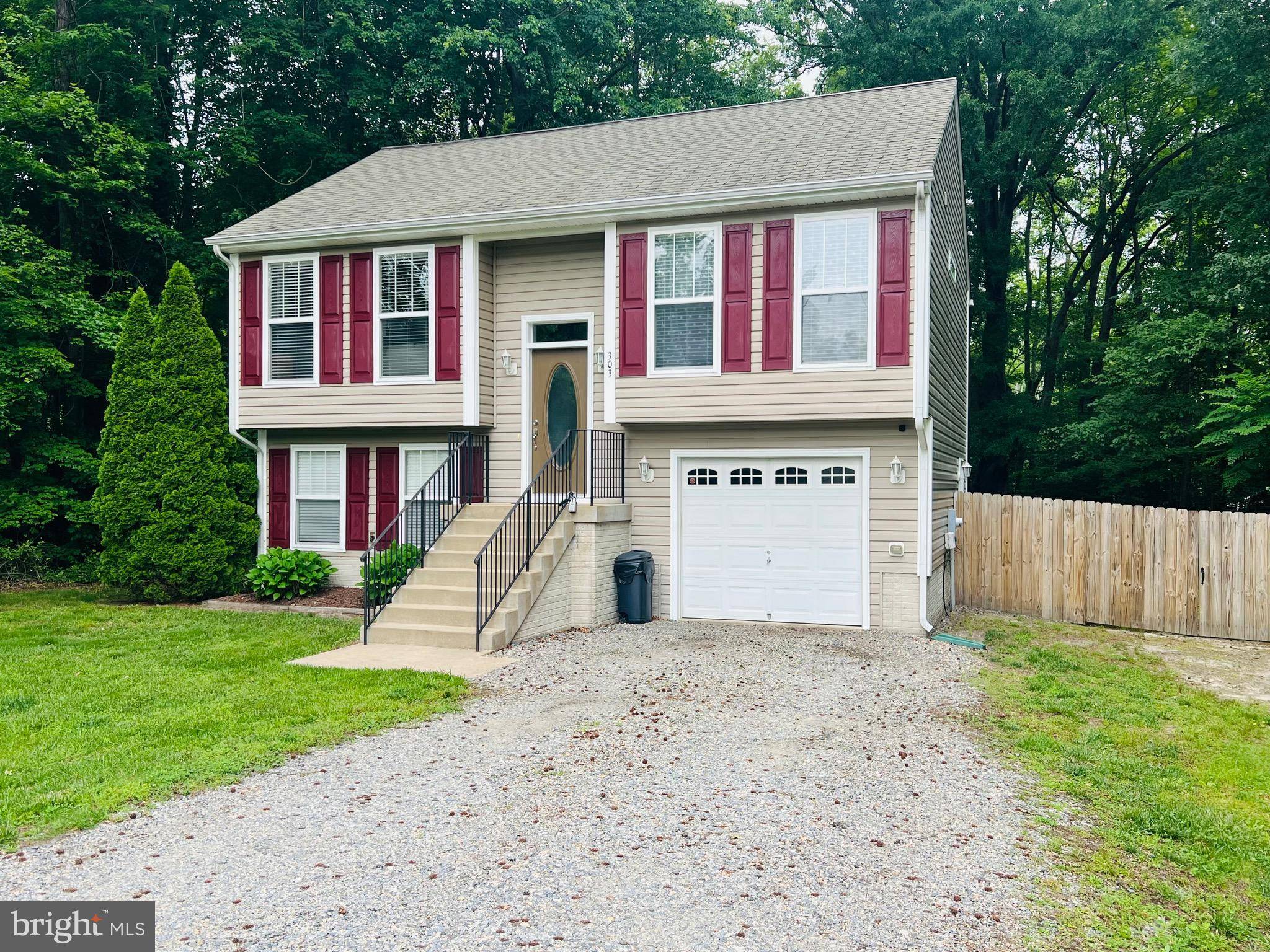 Colonial Beach, VA 22443,303 CLEARVIEW DR