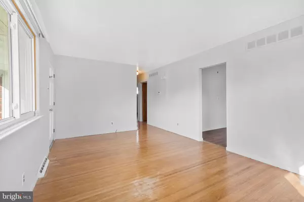 Magnolia, NJ 08049,711 GRANT AVE