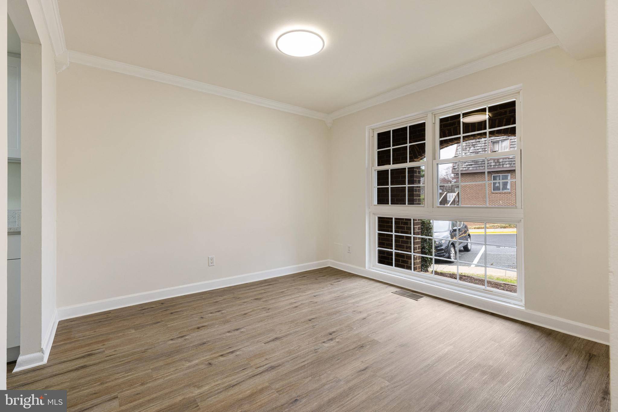 Gaithersburg, MD 20877,386 W DEER PARK RD #8-B