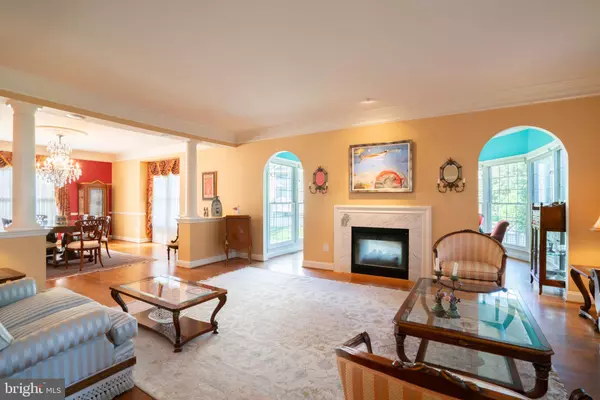Potomac, MD 20854,10716 CLOVERBROOKE DR