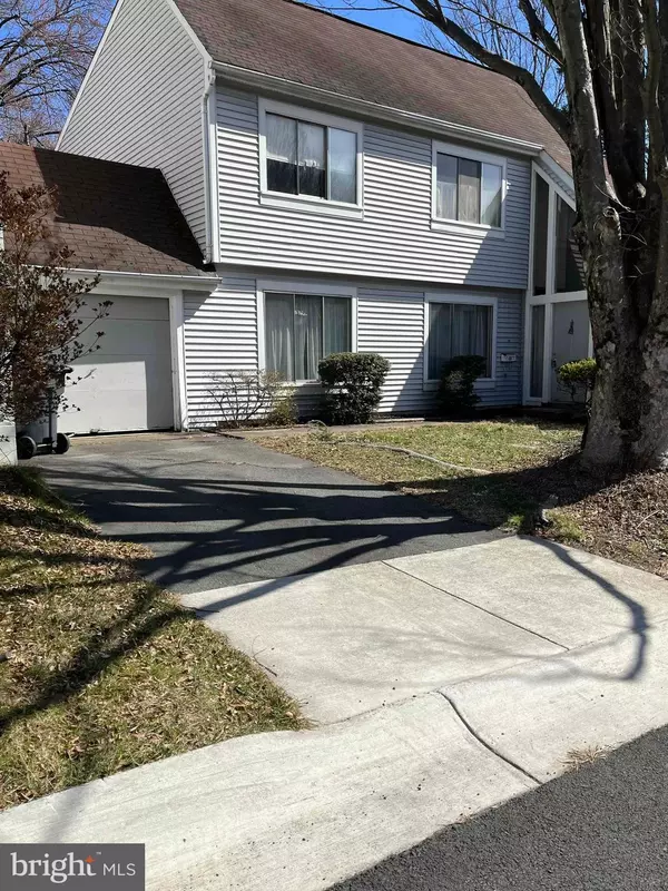 Reston, VA 20190,1496 ROUNDLEAF CT