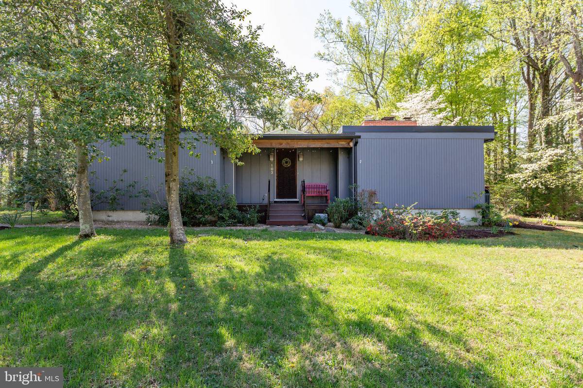 Fredericksburg, VA 22405,103 LAKE SHORE DR