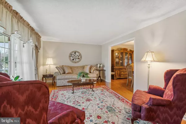 Delran, NJ 08075,237 AQUA LN