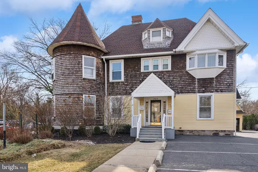 202 W MAIN ST, Moorestown, NJ 08057