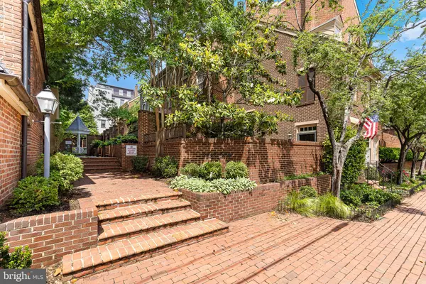 Alexandria, VA 22314,544 N SAINT ASAPH ST