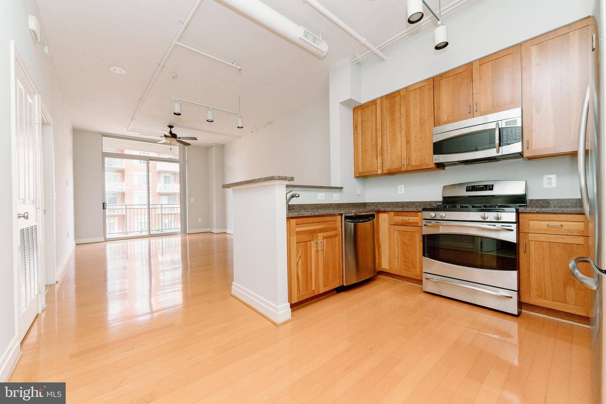 Fairfax, VA 22033,4480 MARKET COMMONS DR #202