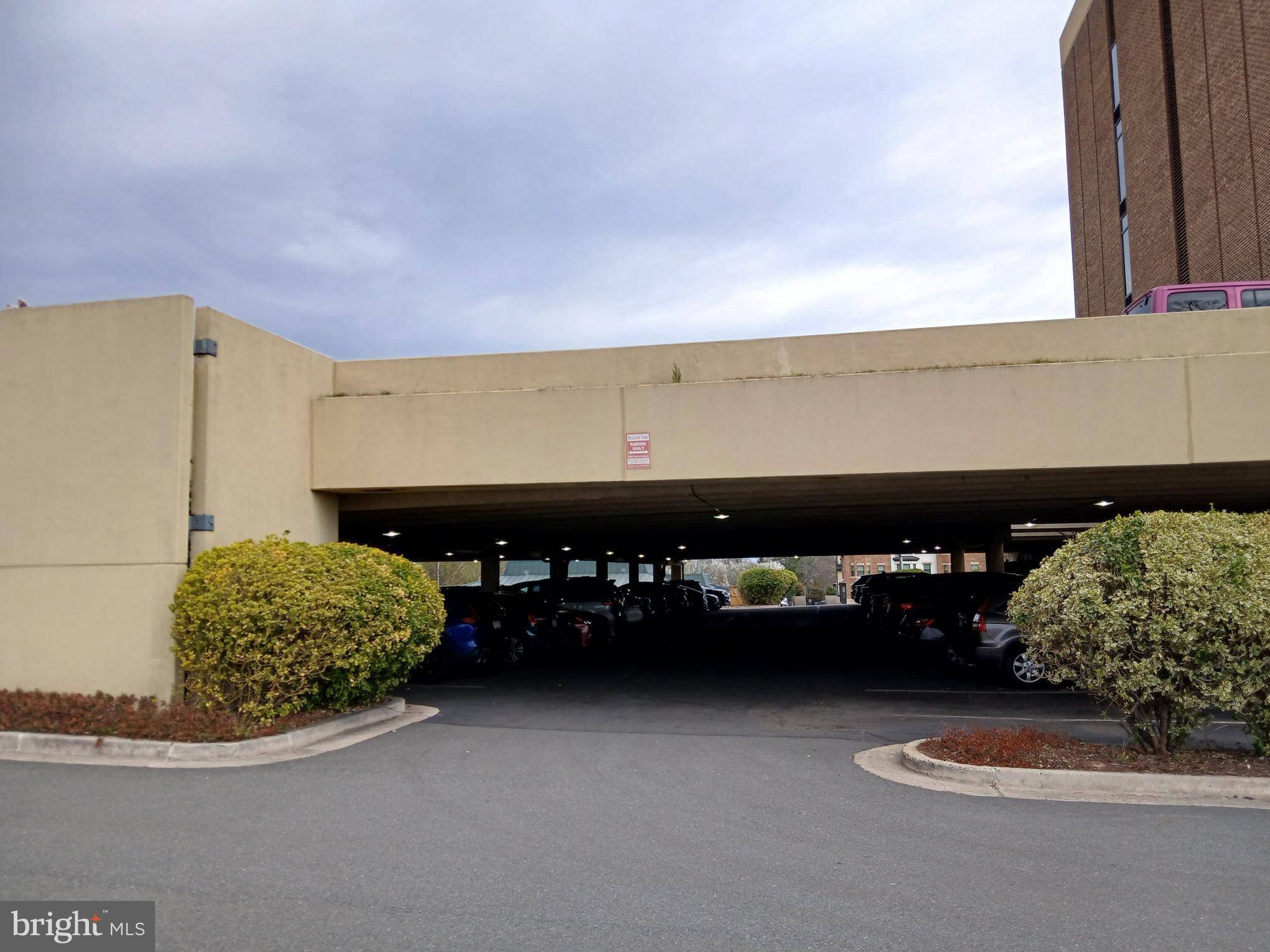 Vienna, VA 22180,301 MAPLE AVE #630