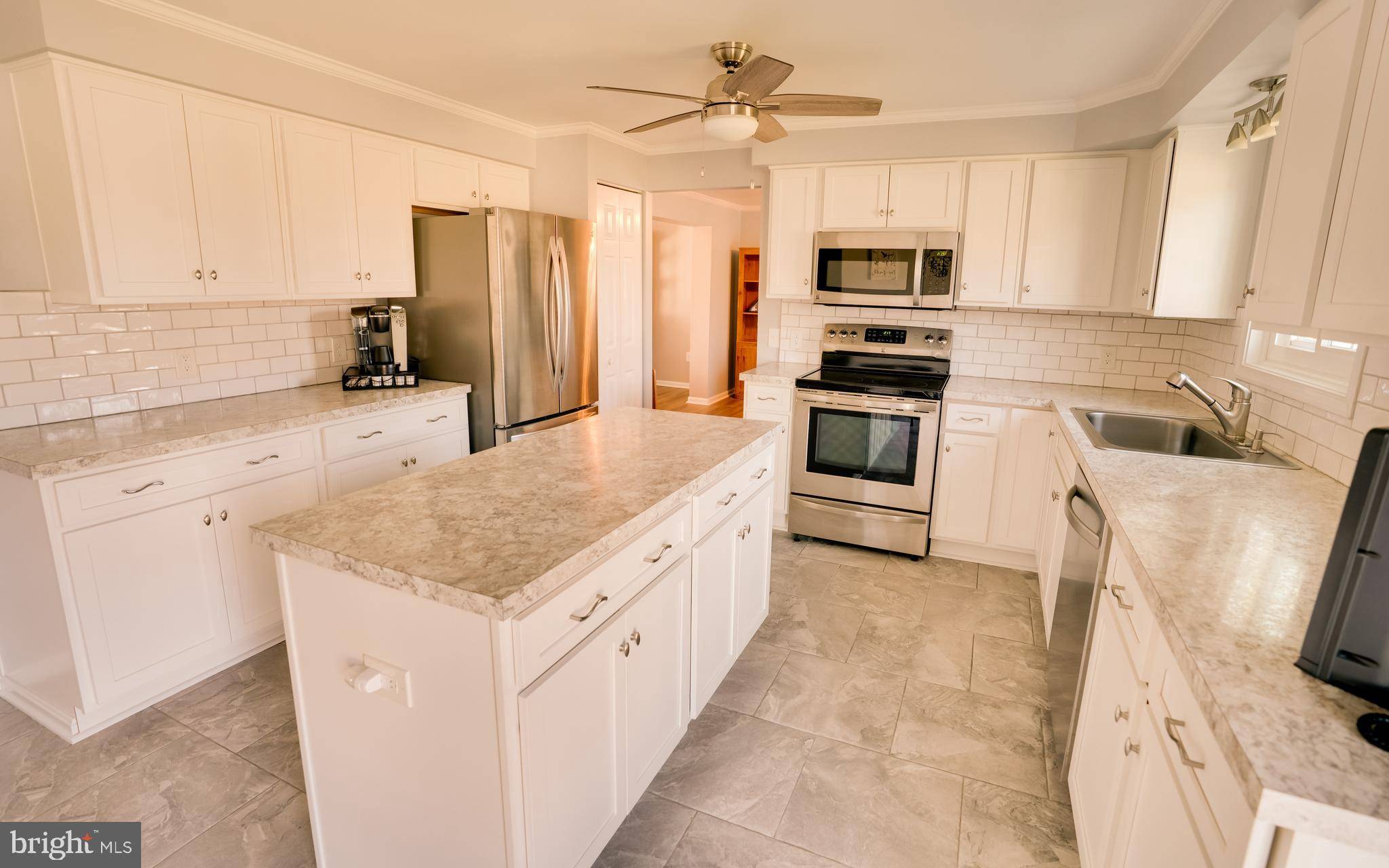 Middletown, DE 19709,215 OAK DR