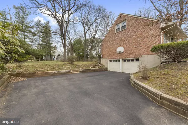 Malvern, PA 19355,12 CLOVER LN