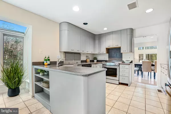 Bethesda, MD 20817,8601 CARLYNN DR