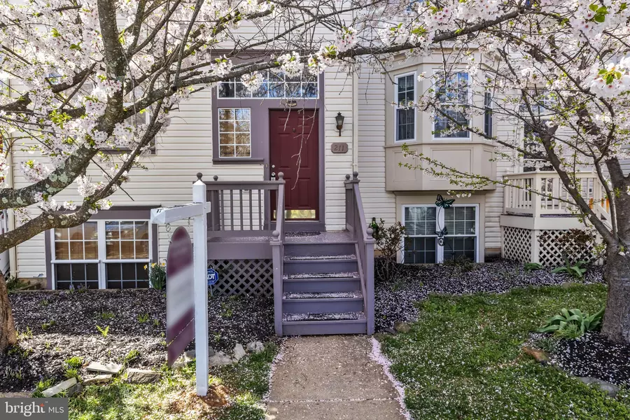 211 HEATON CT, Purcellville, VA 20132