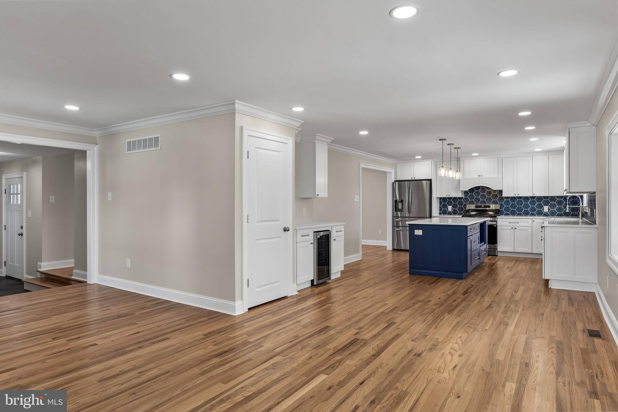 Delran, NJ 08075,231 DICKENS DR