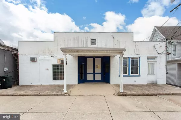 144 W MAIN ST, Windsor, PA 17366