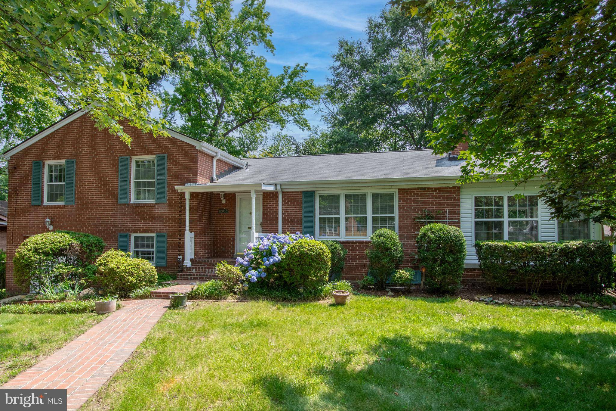Alexandria, VA 22307,6903 CLEMSON DR
