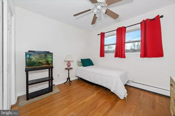 Newark, DE 19711,205 MEADOWOOD DR