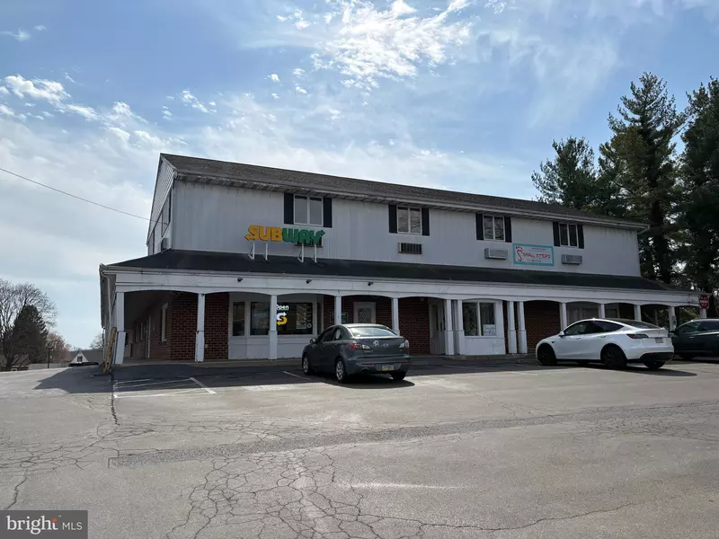 246 MANOR AVE #B, Millersville, PA 17551