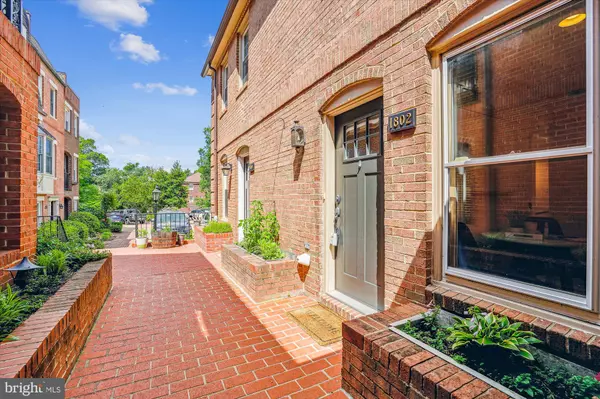 Arlington, VA 22209,1802 21ST ST N