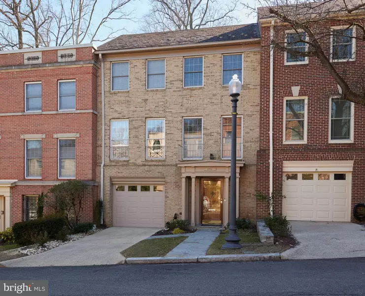 2712 UNICORN LN NW, Washington, DC 20015