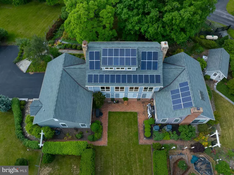 2548 MOUNTAIN LAKE RD, Hedgesville, WV 25427