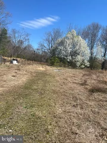 Warsaw, VA 22572,4717 SHARPS RD