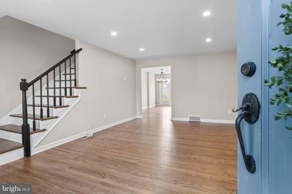 Glenolden, PA 19036,832 LAWNTON TER