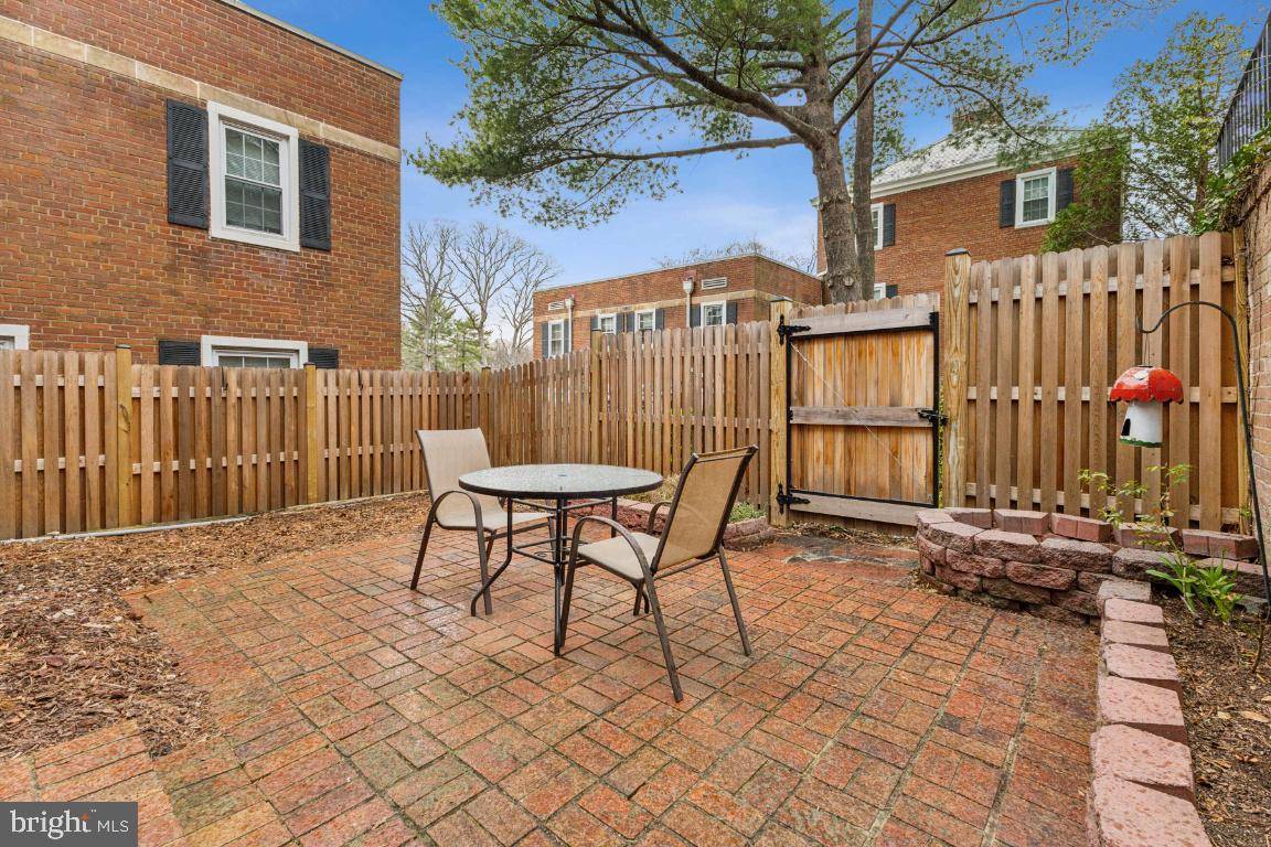 Arlington, VA 22206,2743 S BUCHANAN ST