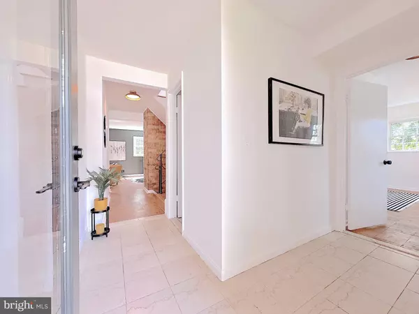 Silver Spring, MD 20902,10915 BUCKNELL DR #8-2