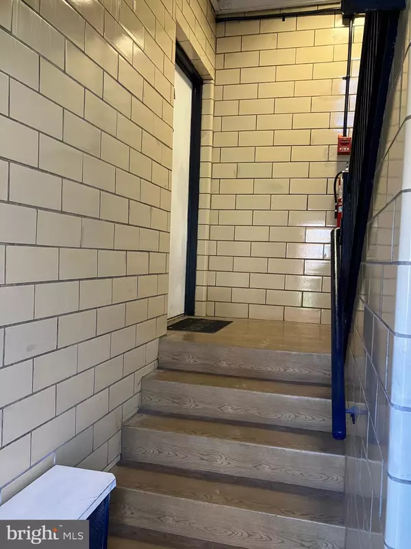 Philadelphia, PA 19123,672 FRANKLIN PL #B