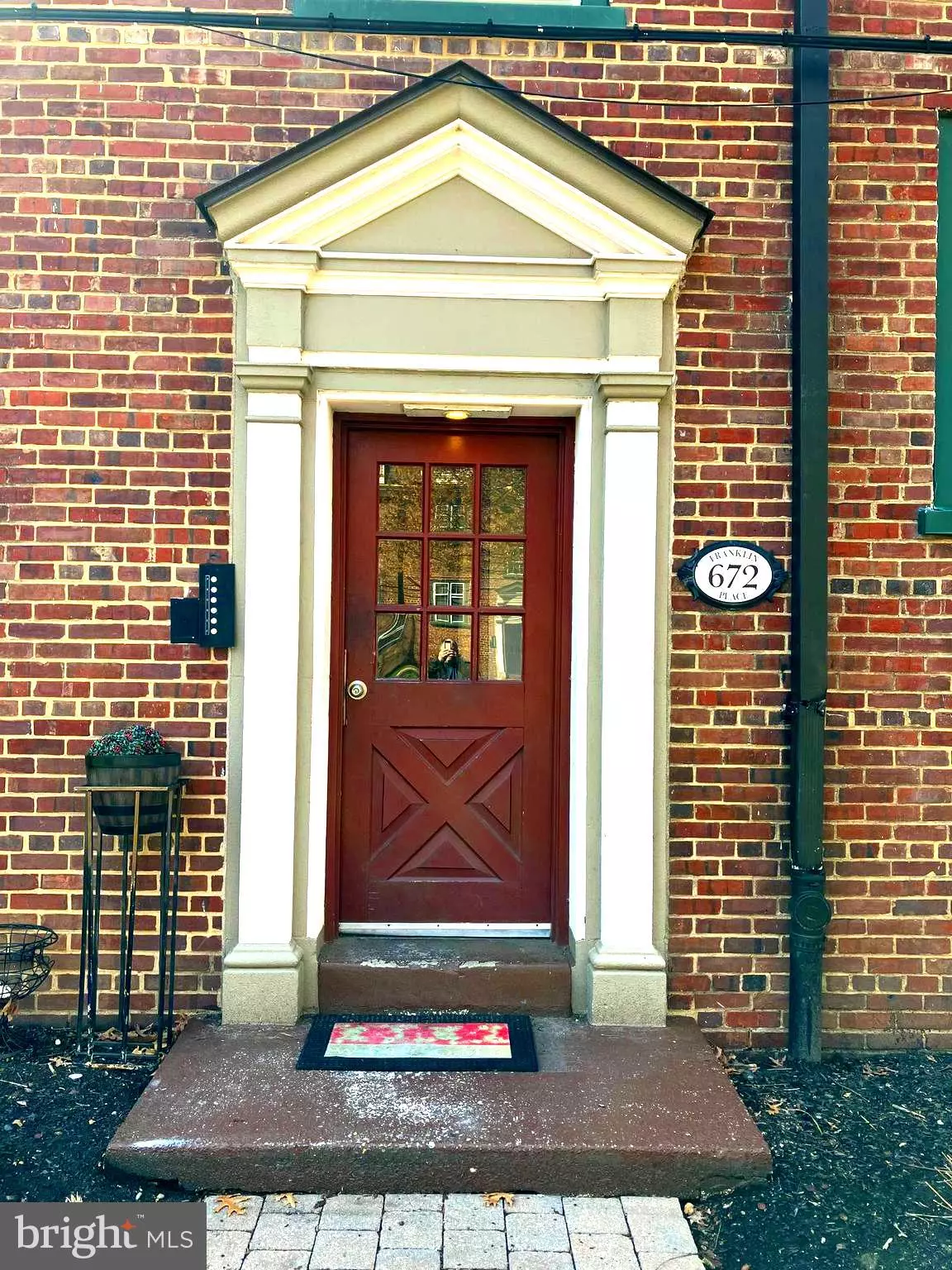 Philadelphia, PA 19123,672 FRANKLIN PL #B