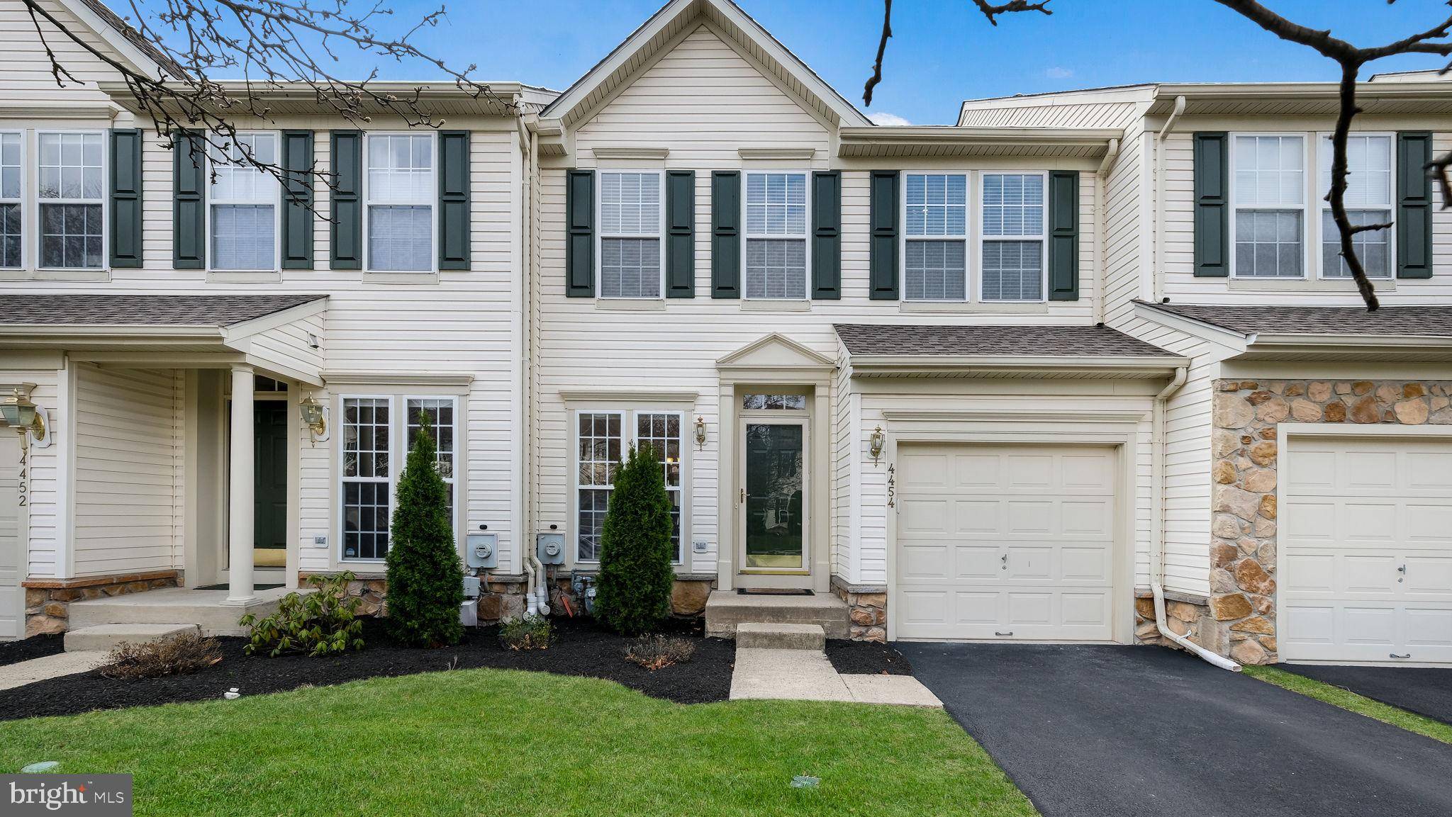 4454 HONEYSUCKLE LN, Doylestown, PA 18902