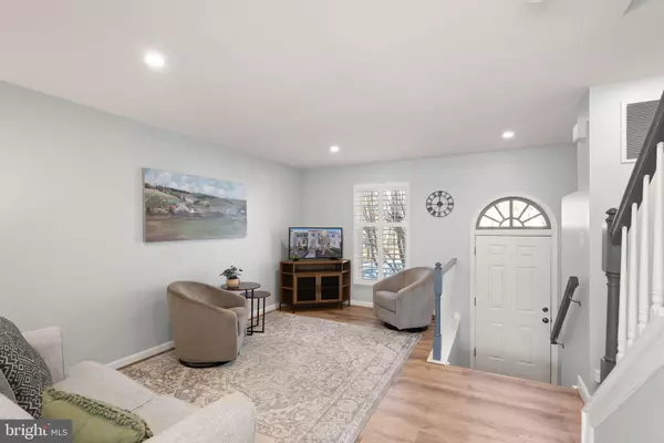 Centreville, VA 20121,6611 SKYLEMAR TRL
