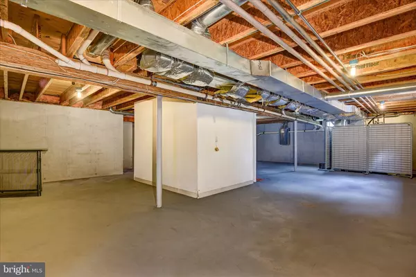 Jackson, NJ 08527,3 MEADOWLARK CT