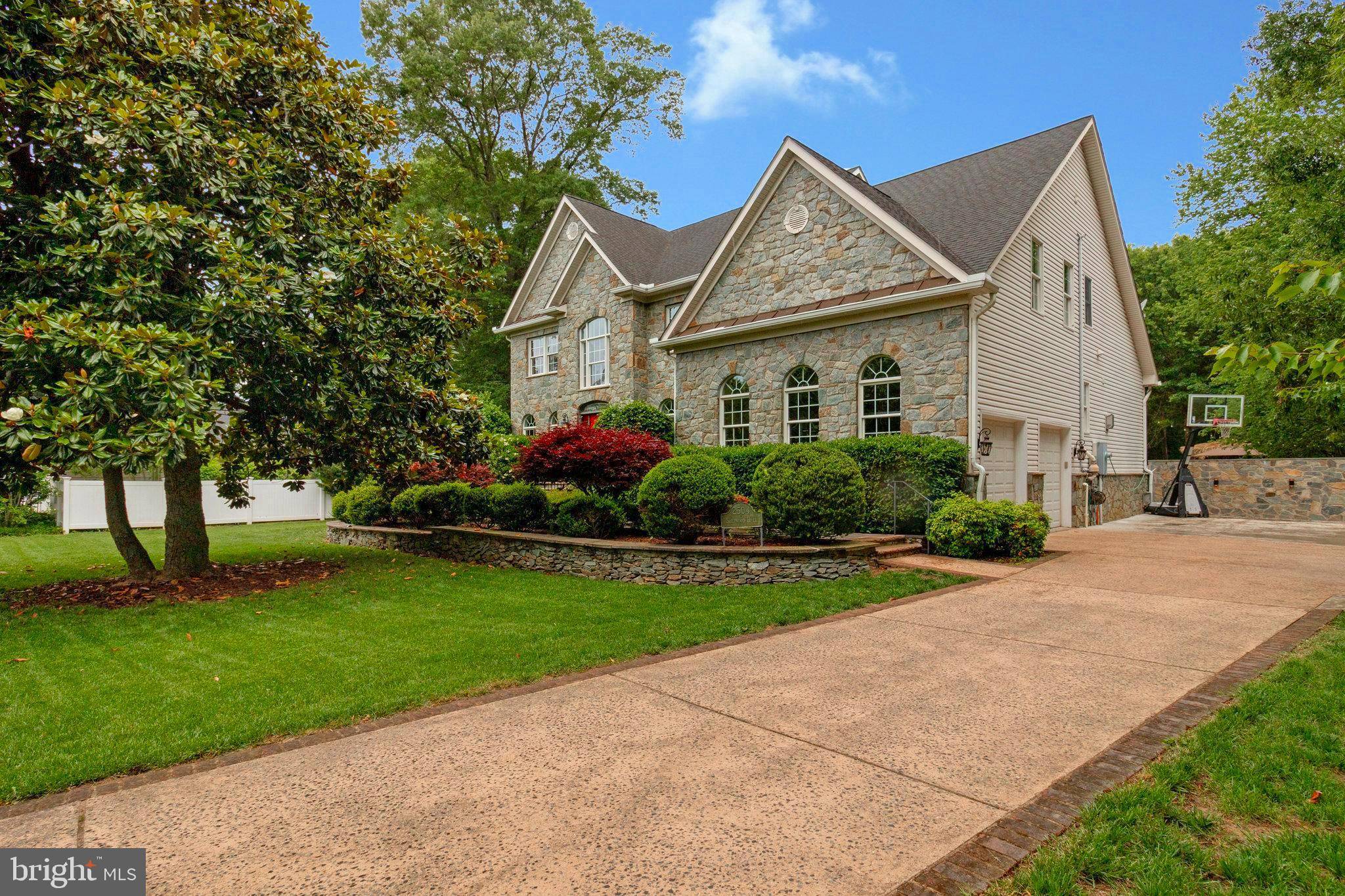Alexandria, VA 22306,2504 SHERWOOD HALL LN