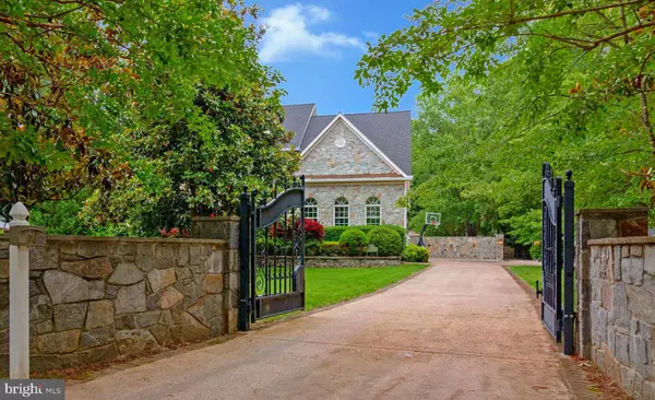 Alexandria, VA 22306,2504 SHERWOOD HALL LN