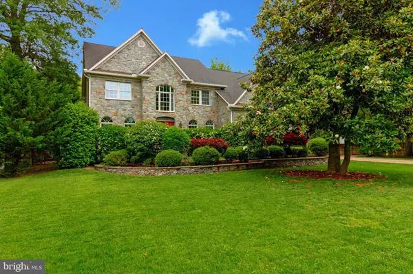 2504 SHERWOOD HALL LN, Alexandria, VA 22306