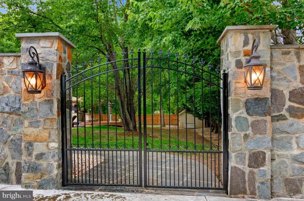 Alexandria, VA 22306,2504 SHERWOOD HALL LN