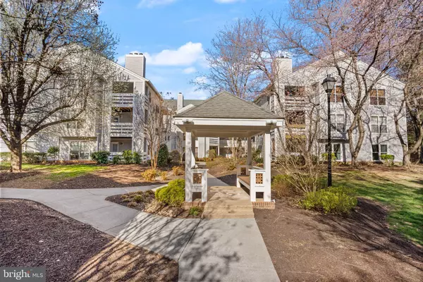 Oakton, VA 22124,10302 APPALACHIAN CIR #209