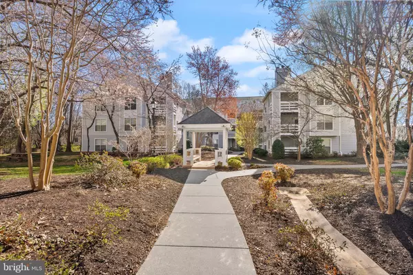 Oakton, VA 22124,10302 APPALACHIAN CIR #209