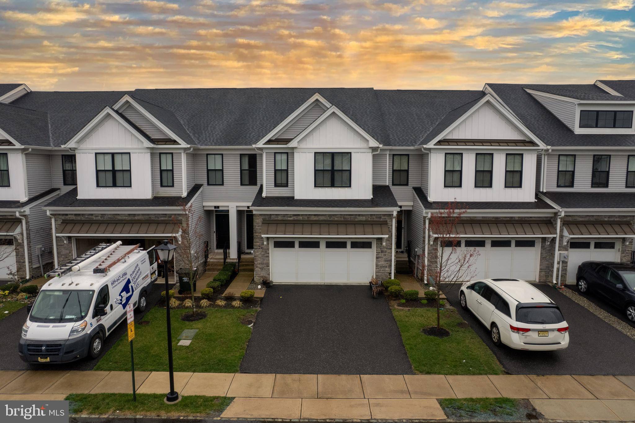 Monroe Township, NJ 08831,9 CLOVER LN