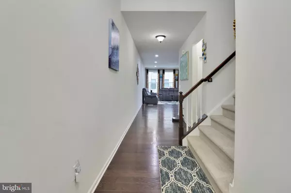 Monroe Township, NJ 08831,9 CLOVER LN